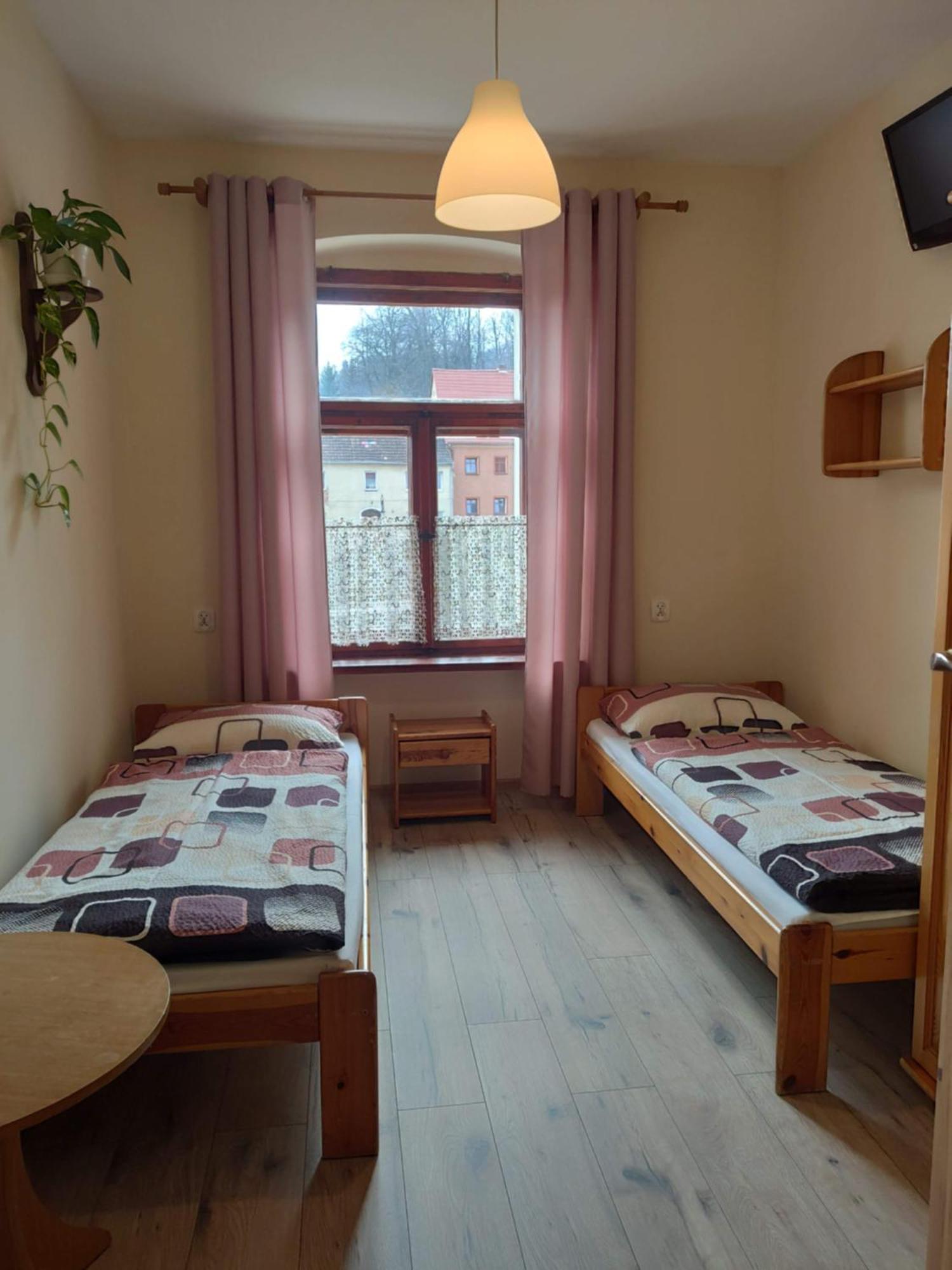 Apartamenty I Pokoje Goscinne "Wacus" Srebrna Gora ภายนอก รูปภาพ