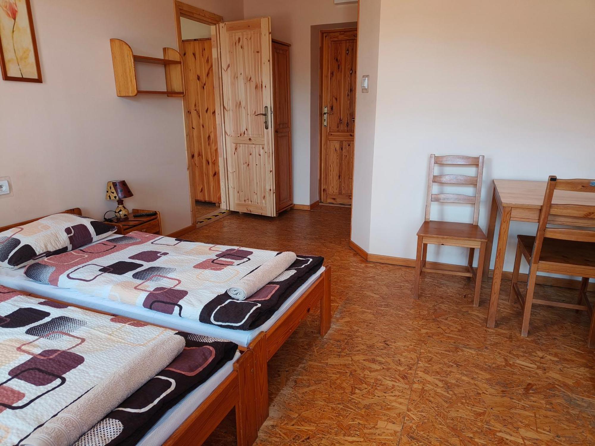 Apartamenty I Pokoje Goscinne "Wacus" Srebrna Gora ภายนอก รูปภาพ